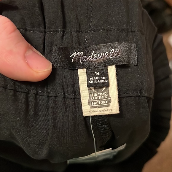 Madewell Seamed Pull-On Paperbag Shorts in Softdrape - Picture 5 of 9